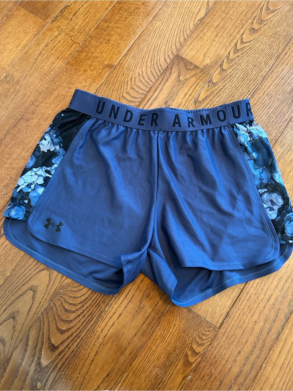 Under Armour NWOT XS shorts